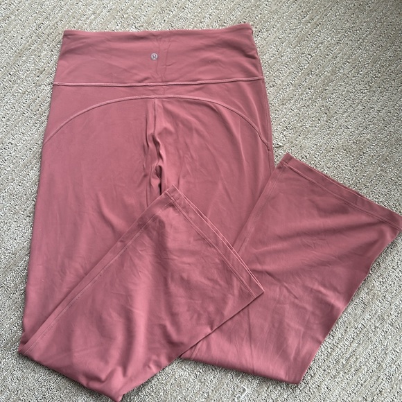 Lululemon Groove Super-High-Rise Flared Pant Nulu
Brier Rose - Picture 6 of 12